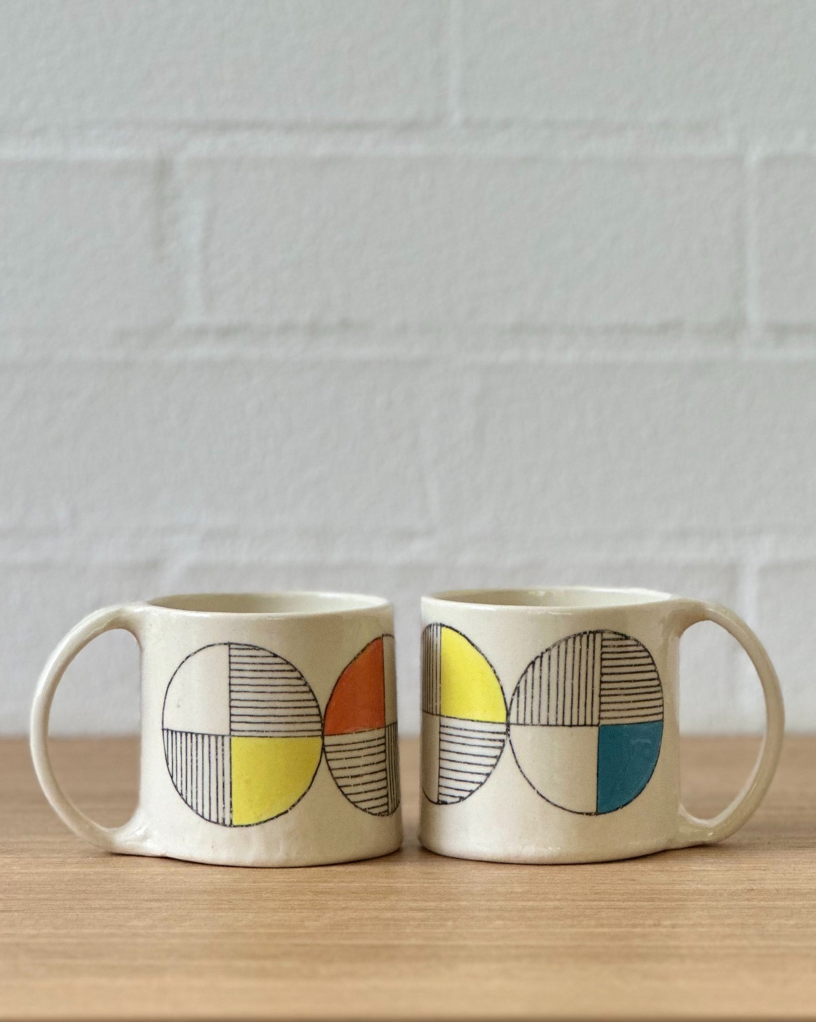 circle work mug (orange, yellow and blue) - regular