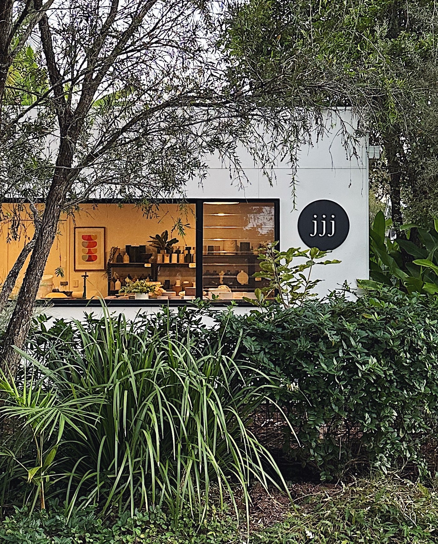 Visiting the Jenn Johnston Ceramics studio included in the Australian Traveller "Hit list of 23 excellent Byron Bay shops to check out"