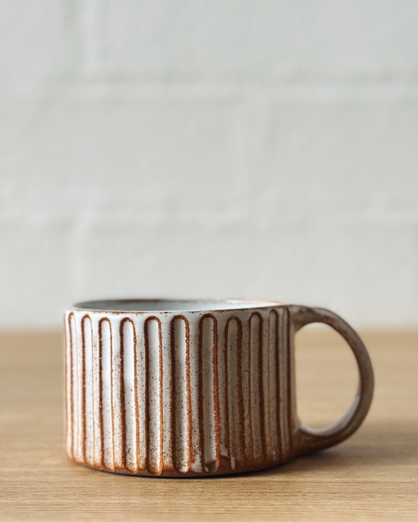 Carved caramel mug - short