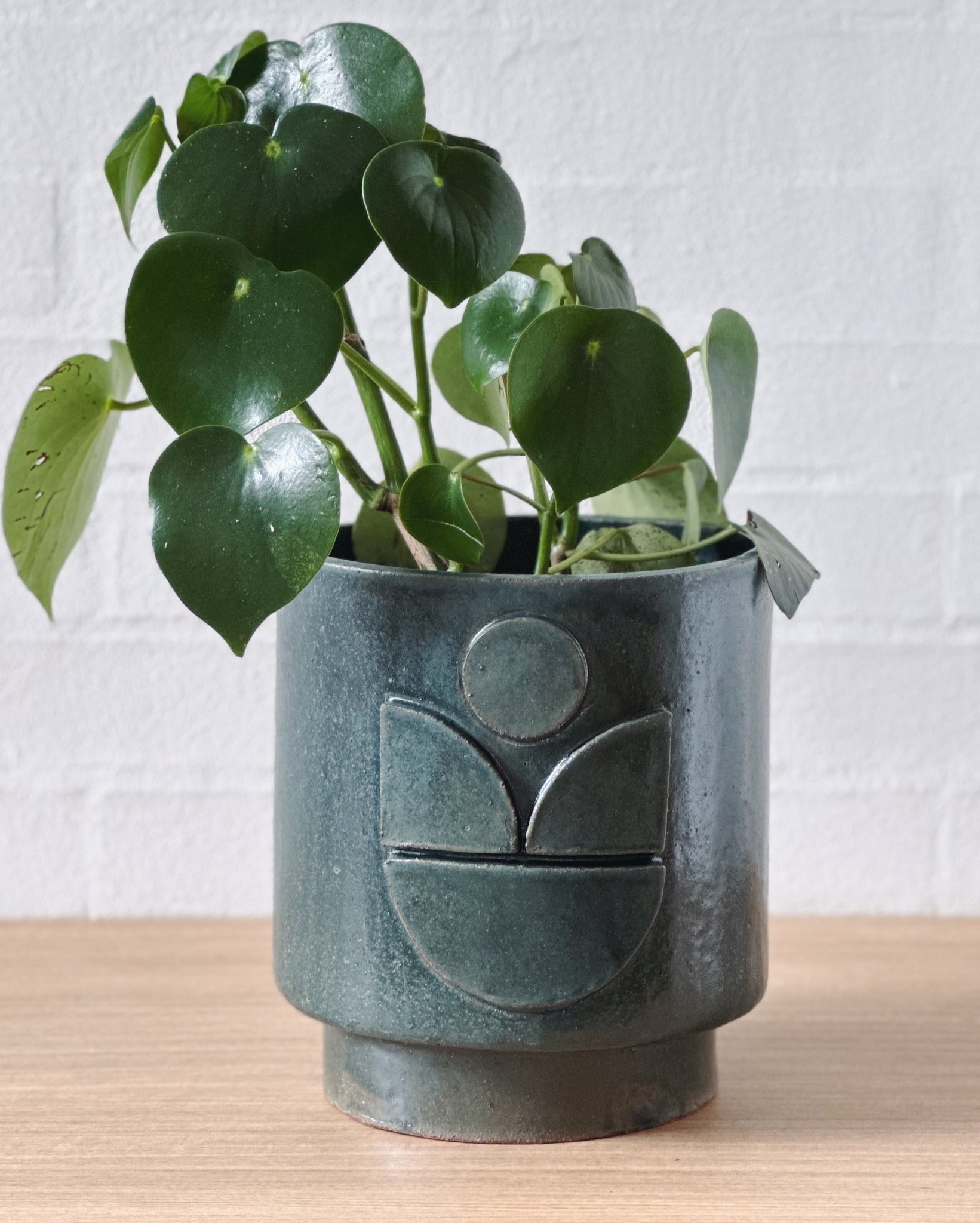 moody green planter_ART - tulip motif