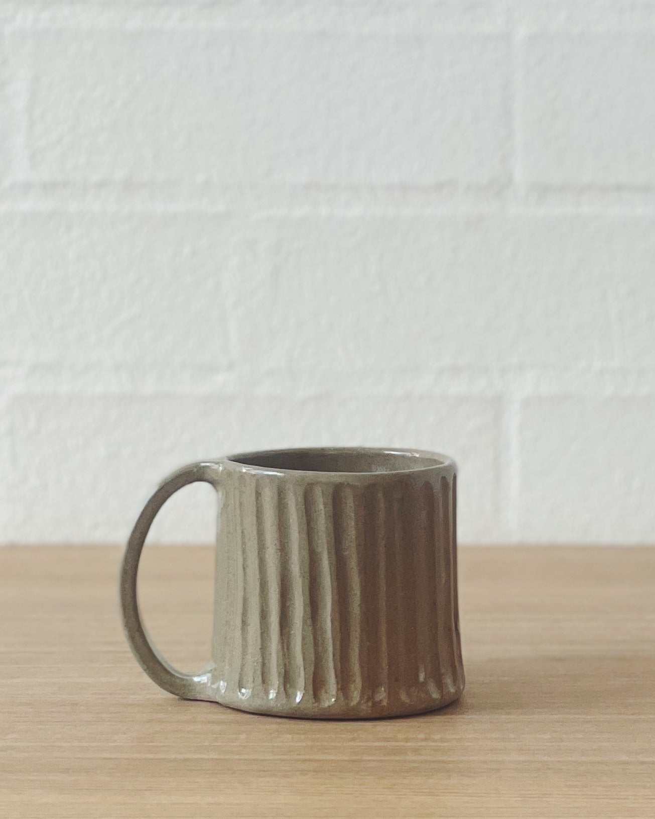 Jenn Johnston Ceramics Carved taupe mug - regular